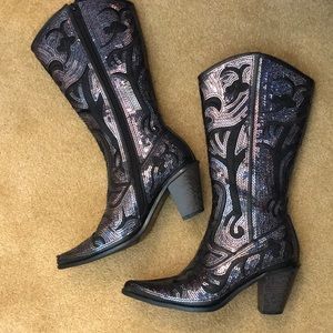 Sequined cowboy boots 🤠